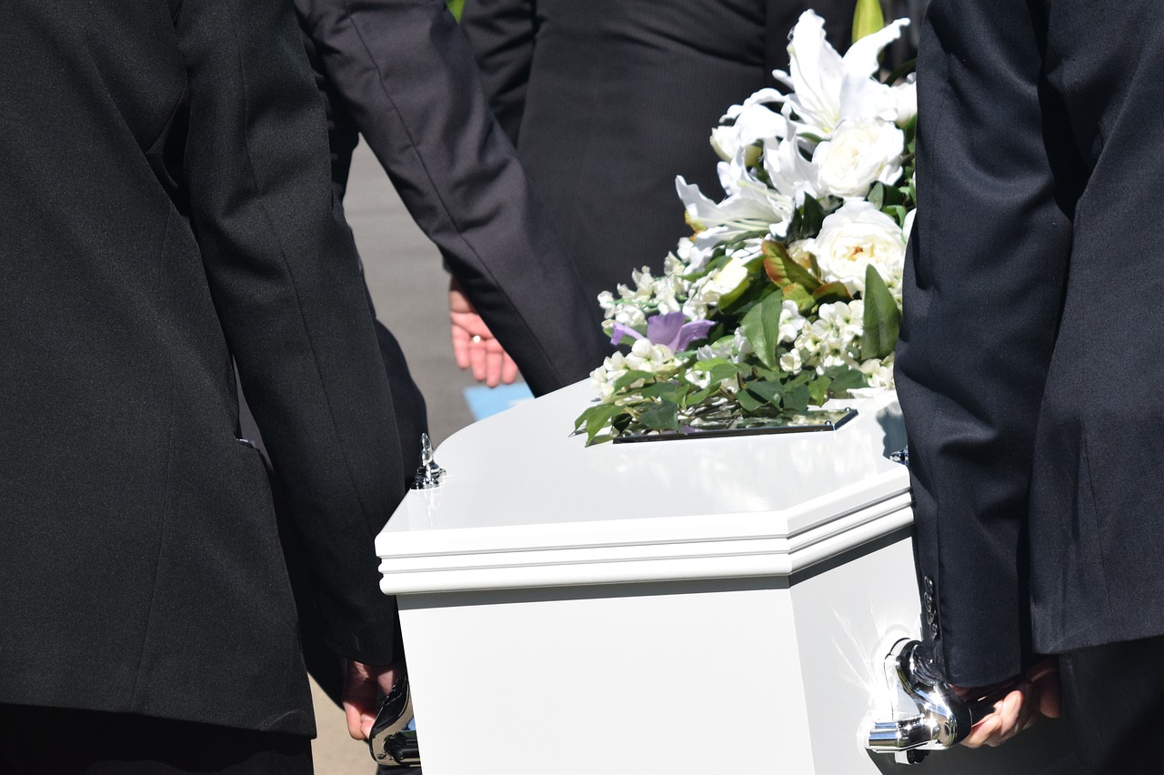 10 Things You Should Never Say at a Funeral or Wake Guy Counseling