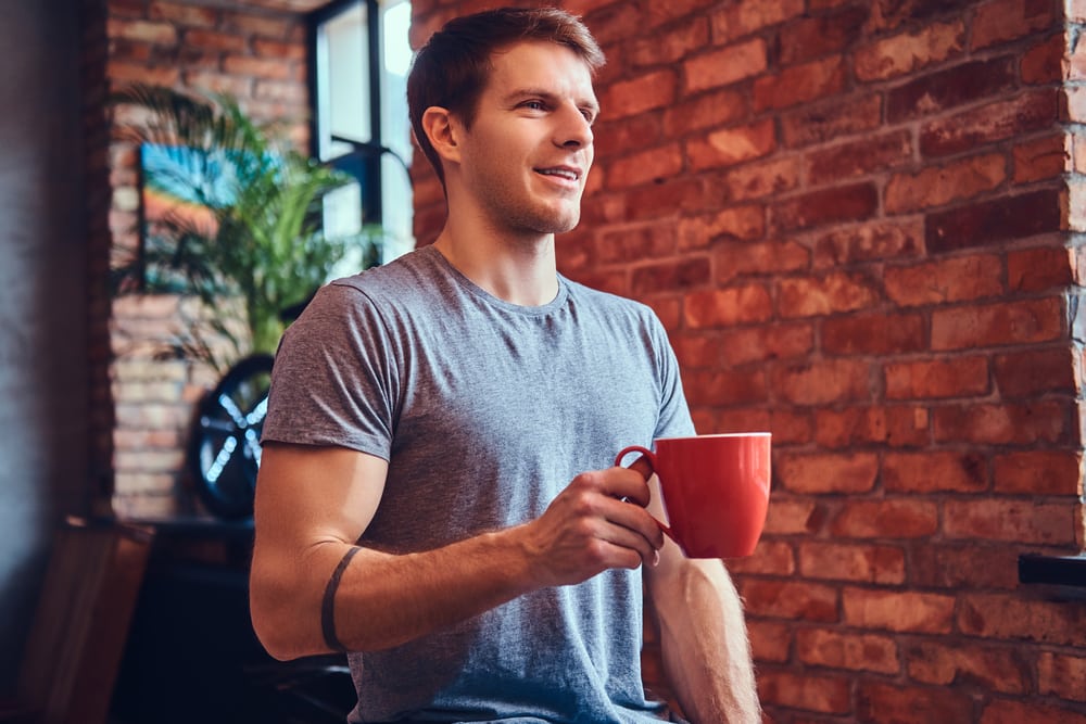 Ces petits riens qui nous mettent en joie dans notre quotidien... Man-drinking-coffee