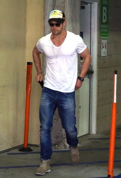 chris hemsworth casual style