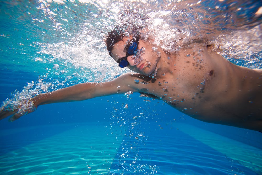 can-swimming-in-cold-water-ease-depression-guy-counseling